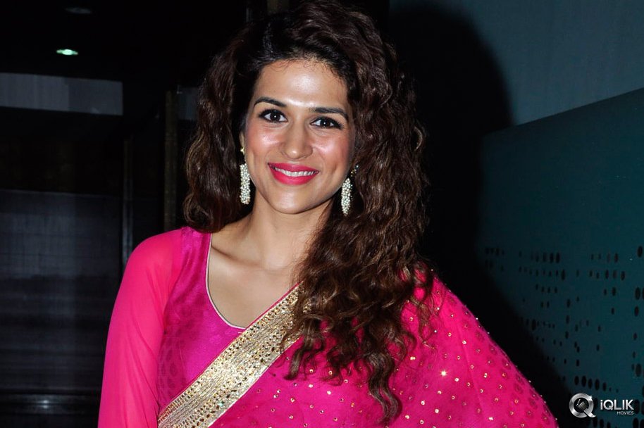 Shraddha-Das-at-Savitri-Movie-Audio-Launch